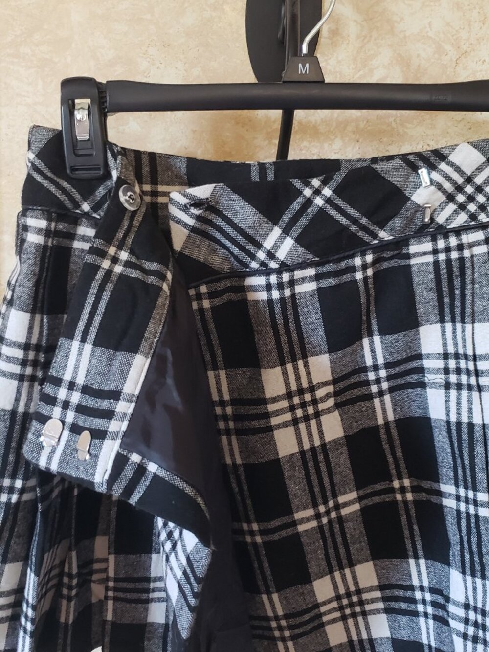 Atmosphere Black & White Plaid pleated skirt - Picture 3 of 9